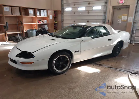 1996 Chevrolet Camaro Z28 z USA, uszkodzony, nr VIN 2G1FP32P0T2151465